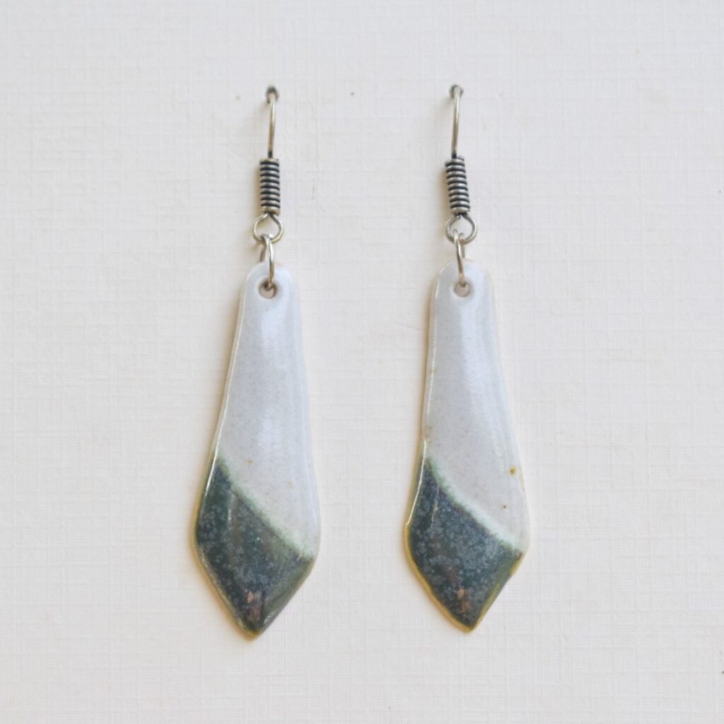Two-Tone Taper Ceramic Earrings || TGCJ14
